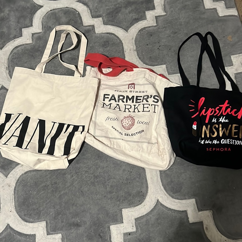Lot of totes